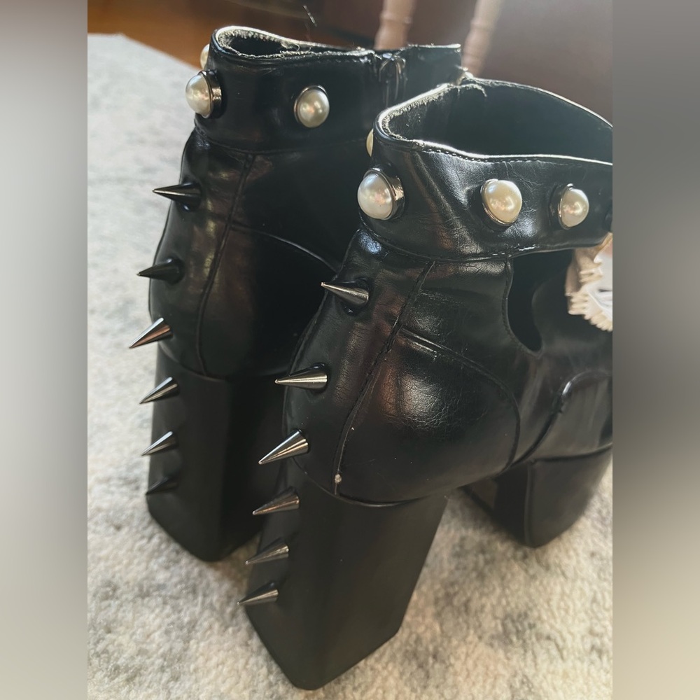Disturbia “Lolita” Platform Heels - Picture 3 of 6